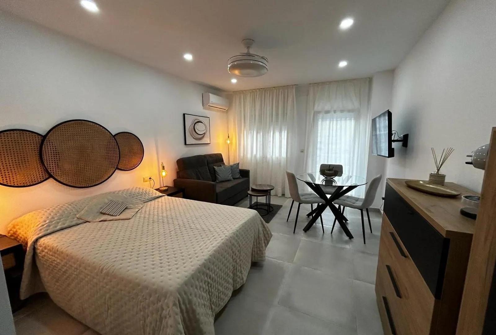 Apartment Ver64 - Nuevo, Reformado 100, Terraza, Wifi, Playa A 600 Metros, Centro A 300 Metros Torremolinos